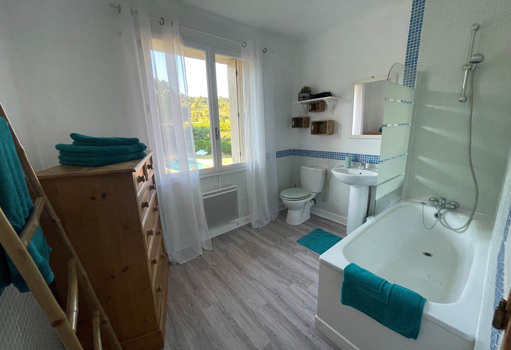 La 1ere salle de bain du gîte