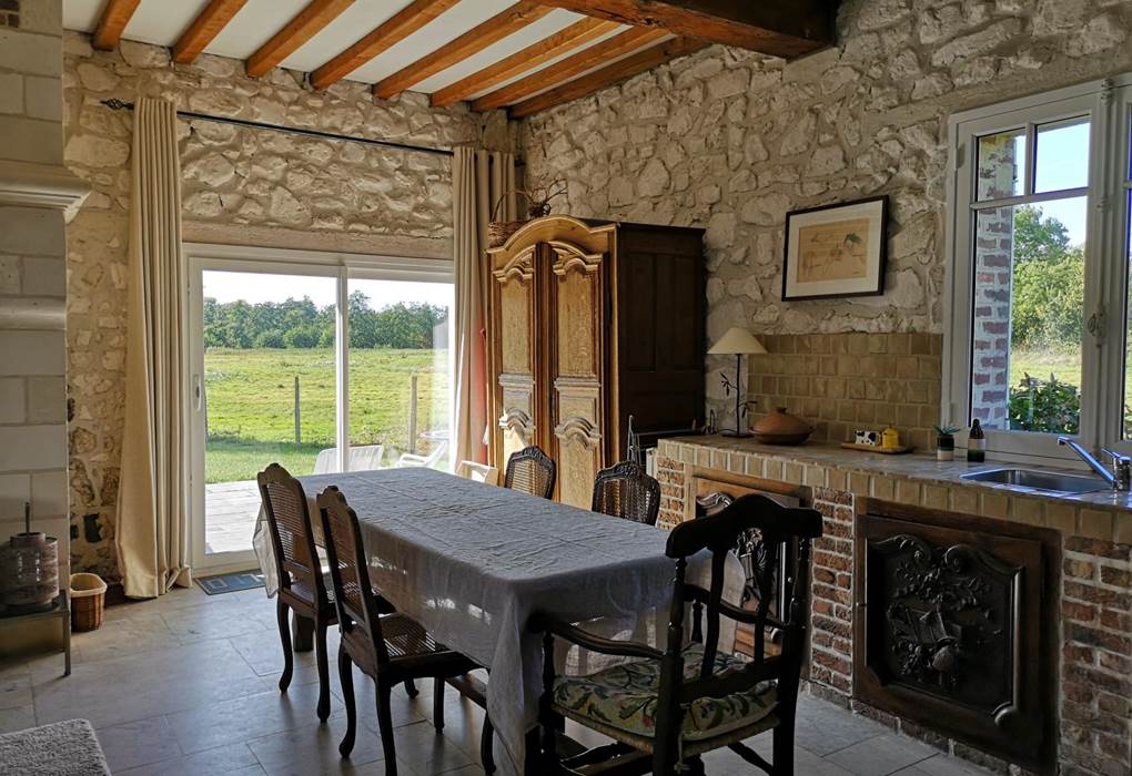 salon-droite-cheminee