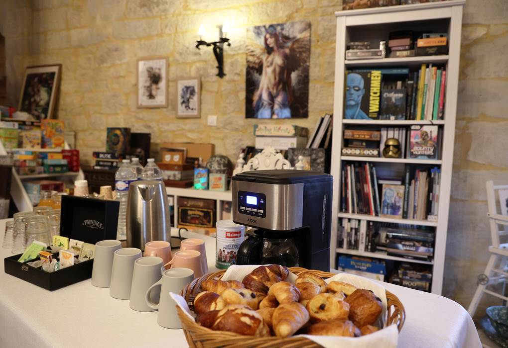 Chateau de Saint Chamarand, séminaire et réception dans le grand salon, petit déjeuner pour un groupe (10)