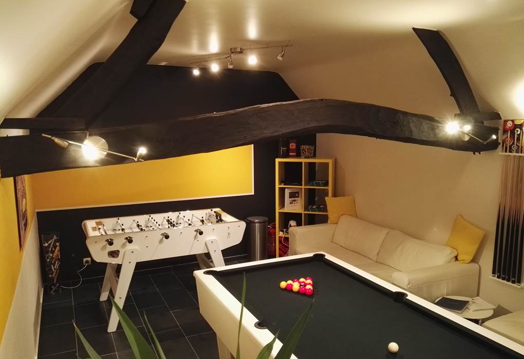 Salle de jeu: billard et baby foot