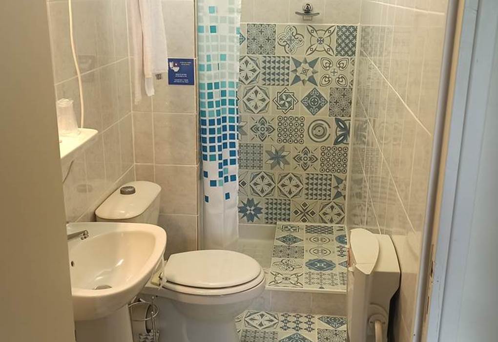 Salle de bain économique avec douche
