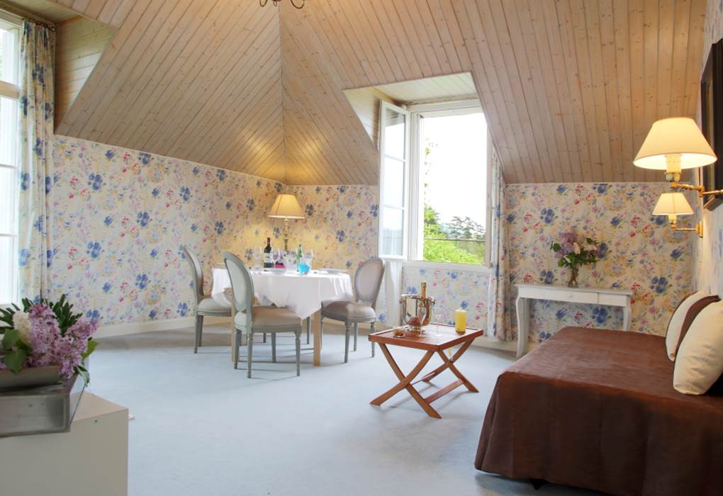 Gîte de charme Suite Privilège 42 41 40  séjour vue de l'entrée