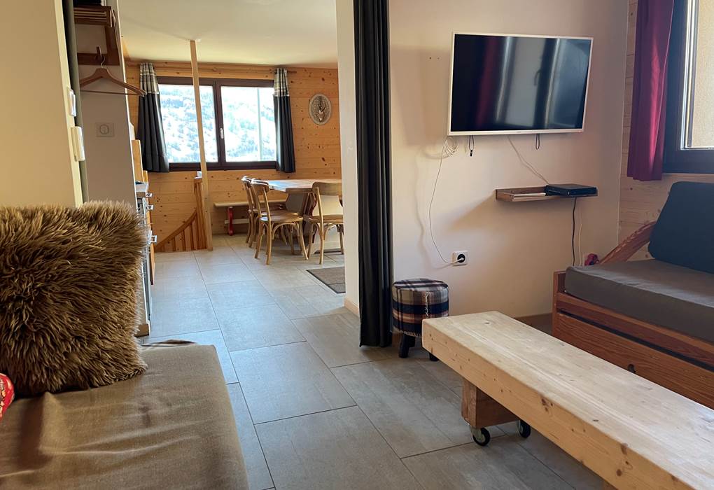 salle à manger et coin montagne