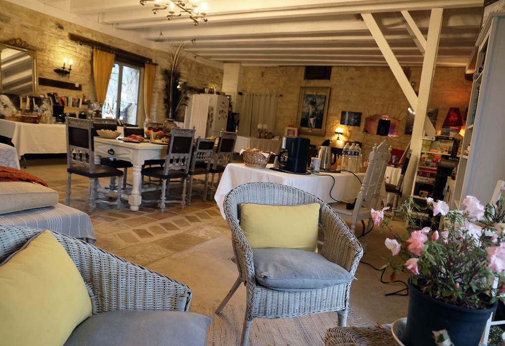 Chateau de Saint Chamarand, séminaire et réception dans le grand salon, petit déjeuner pour un groupe (8)