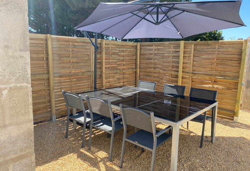 Cour privative avec coin repas