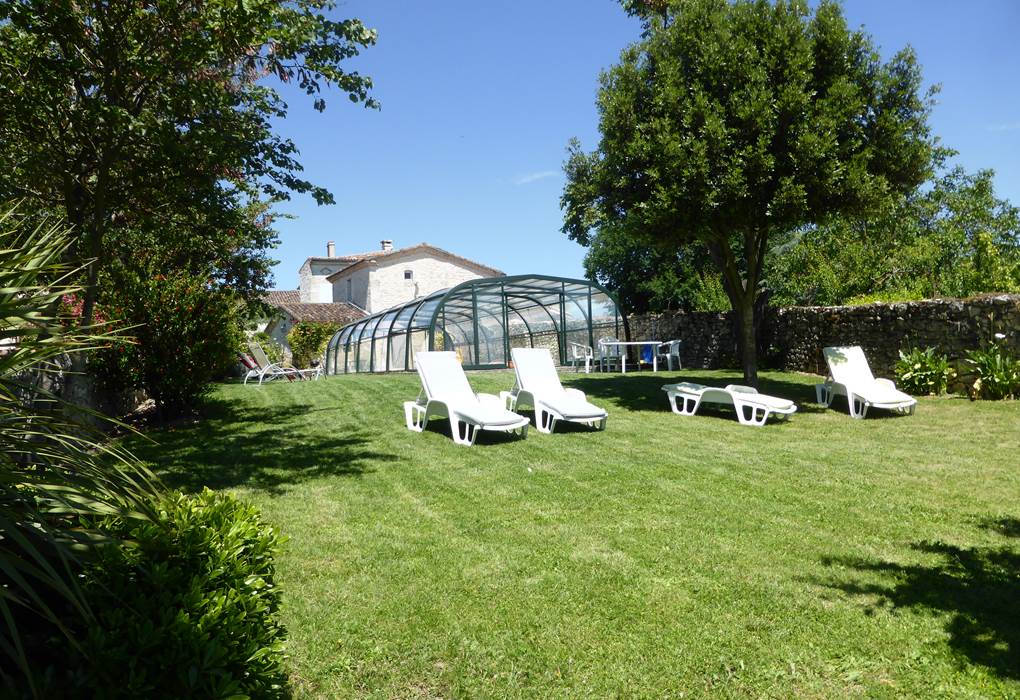 Saint Roch jardin piscine2.jpg