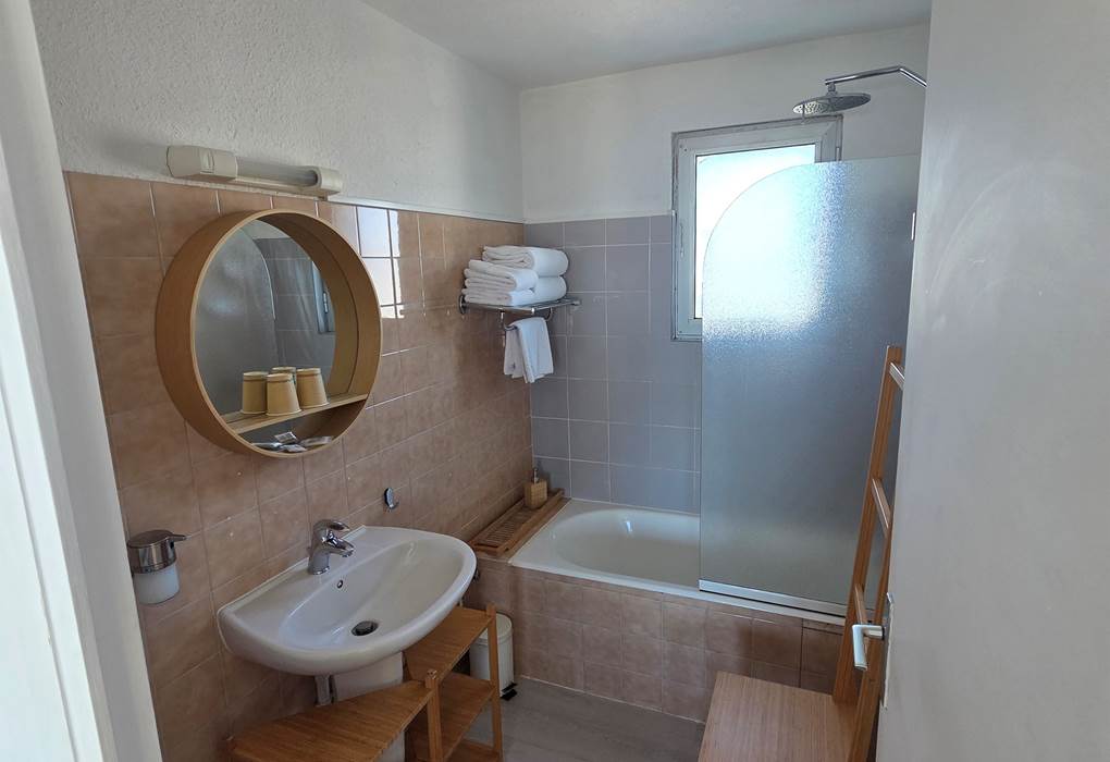 Chambre 1 sdb
