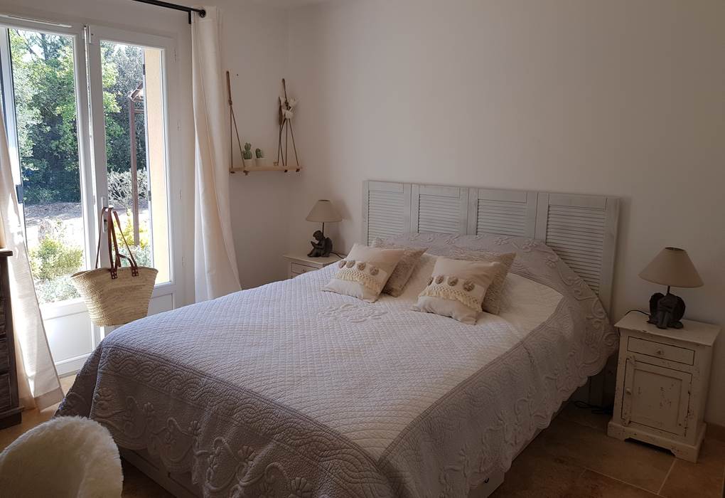 Gîte Luberon Lub'heureux grande chambre accès terrasse et jardin