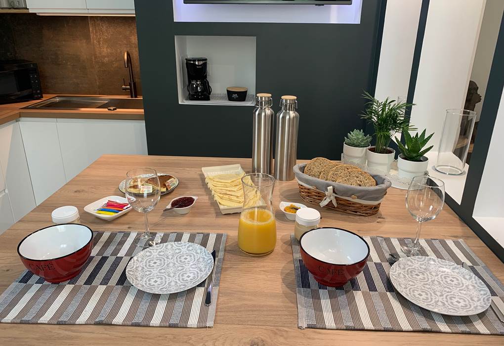 Petit déjeuner dans la chambre, option payante