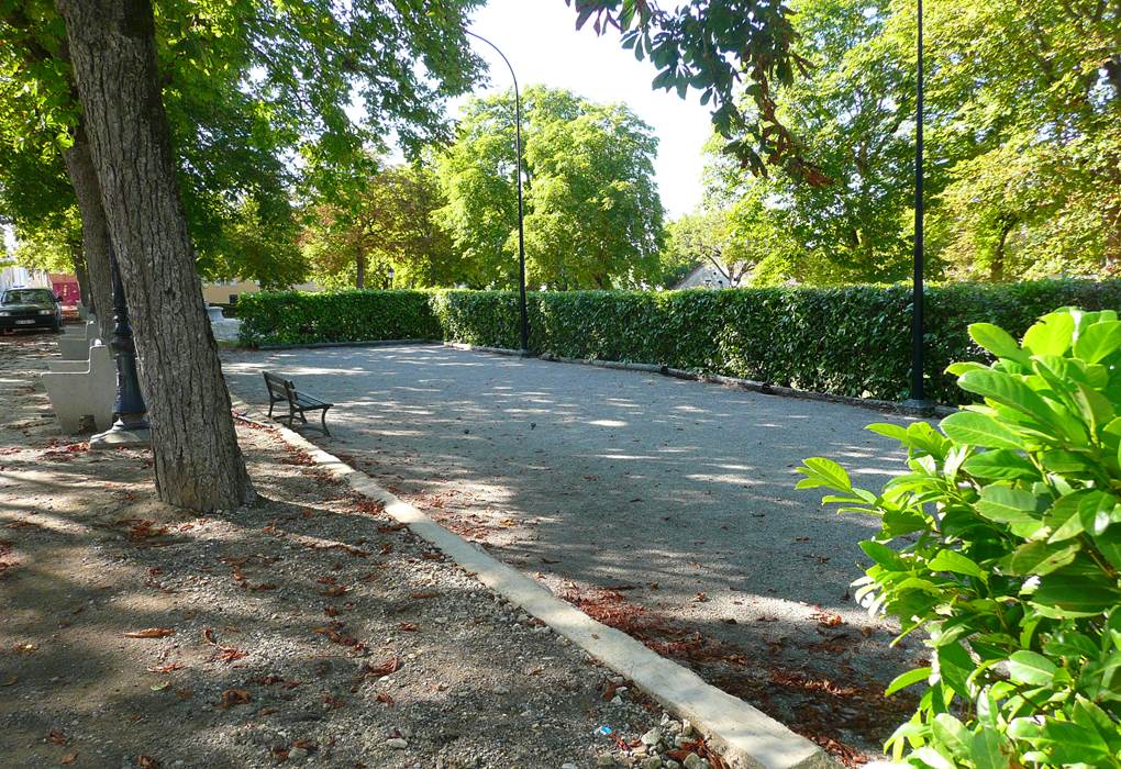 Saint Roch Tournecoupe gîte et chambres d'hôtes pétanque municipal à 80 m de l'établissement