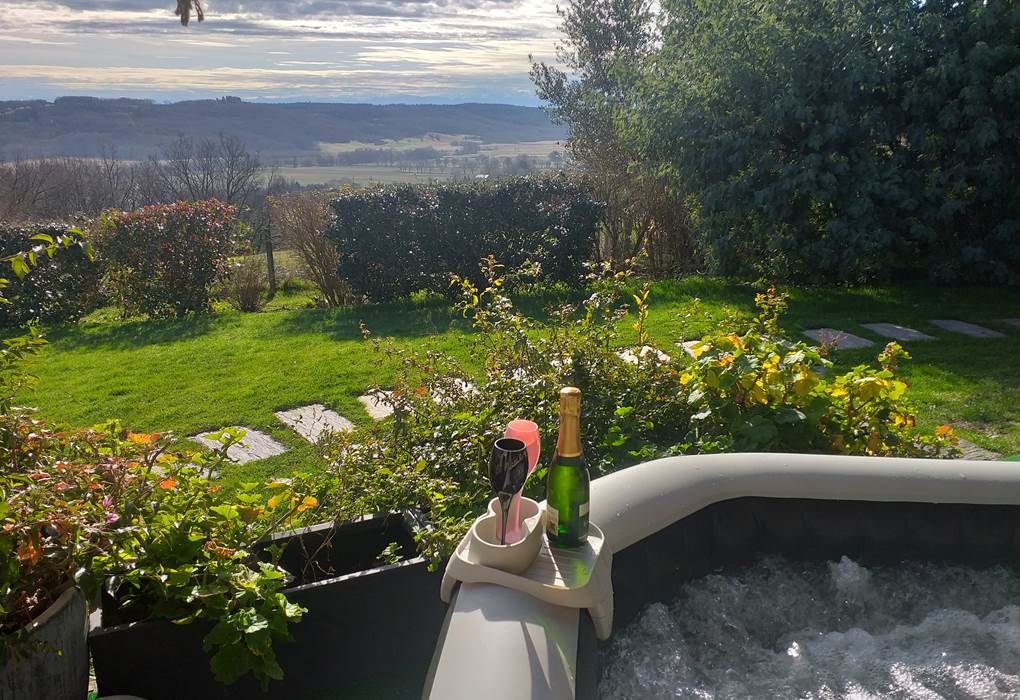 Champagne au spa face aux Pyrénées