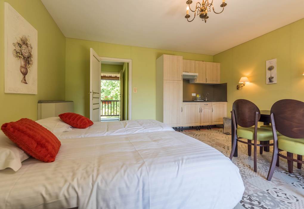 Junior suite et gîte de charme 35/36 avec 2 couchages lit 90 dans salon séjour