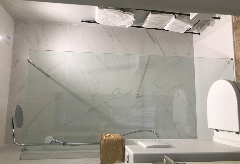 douche a l'italienne et toilettes