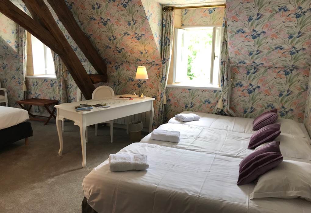 Chambre Parme Familiale avec un grand lit 180 et trois couchages enfants ou adolescent