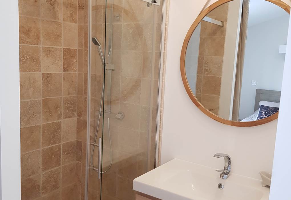 Douche micro-villa Rires de Provence gîte Luberon Lub'heureux