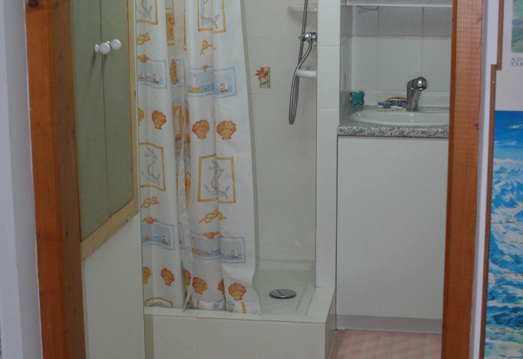 salle de bain et toilettes attenants au studio