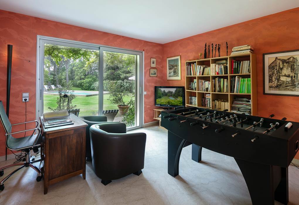 Le Bureau avec son Baby-Foot, Terrasse sous Tonnelle