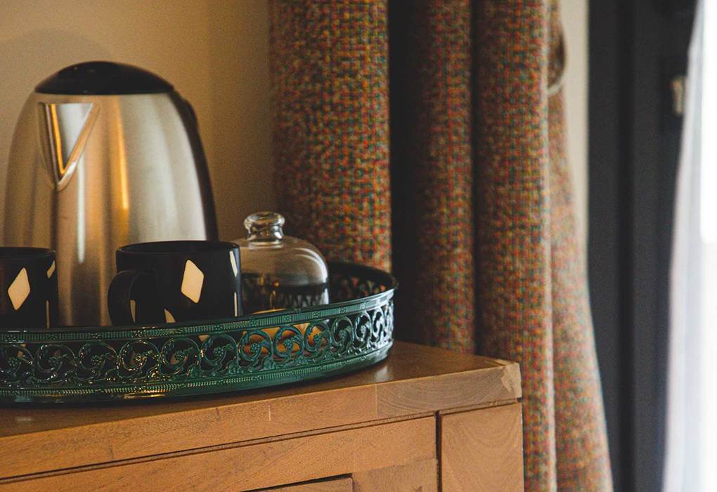 Pour votre confort, un plateau de courtoisie est mis à votre disposition dans votre chambre.