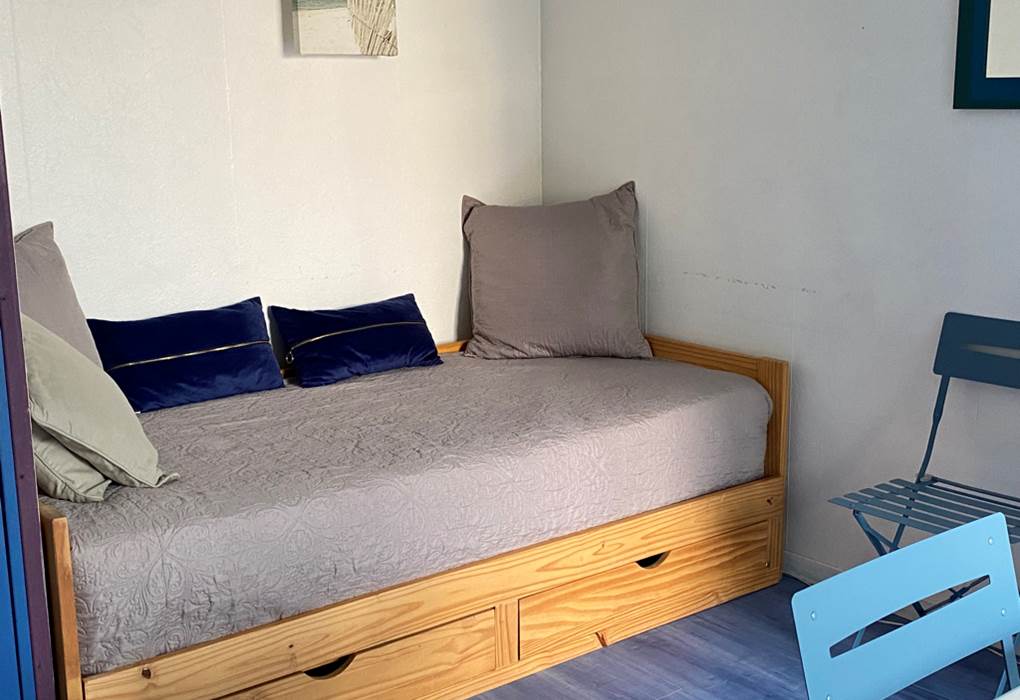 Lit gigogne formant un lit de 180cm et servant de canapé