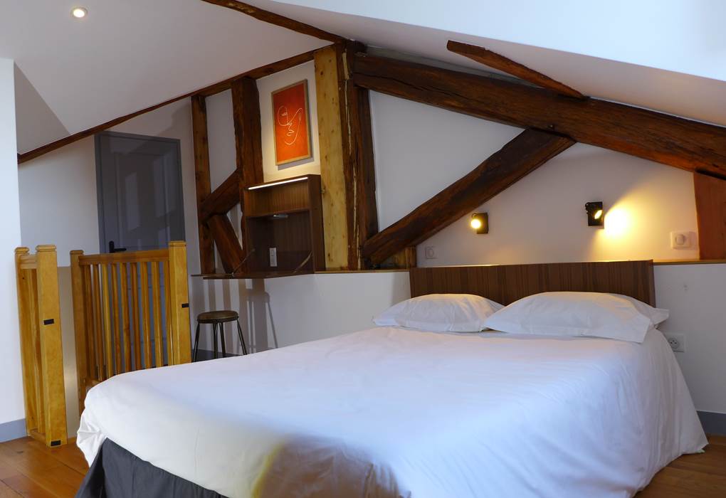 Les Versaillaises " sous les toits" chambre