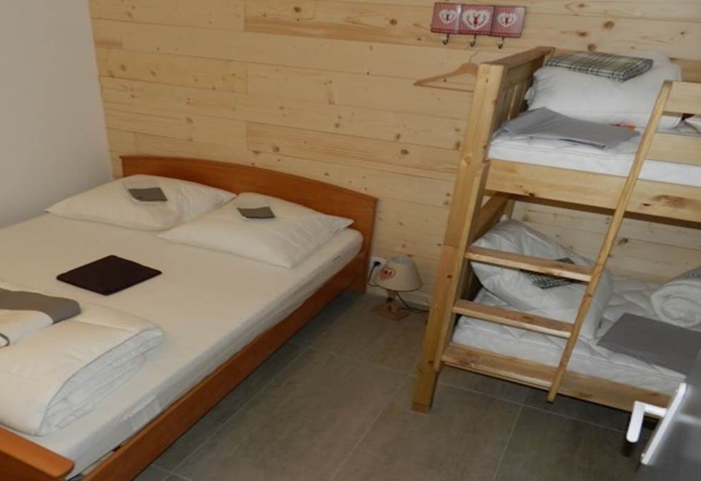 ESTABLOU #6 Chambre 04