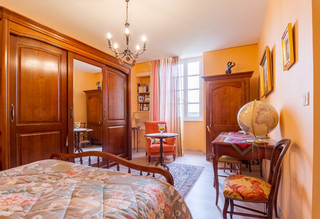 Saint Roch chambre ORANGE.jpg