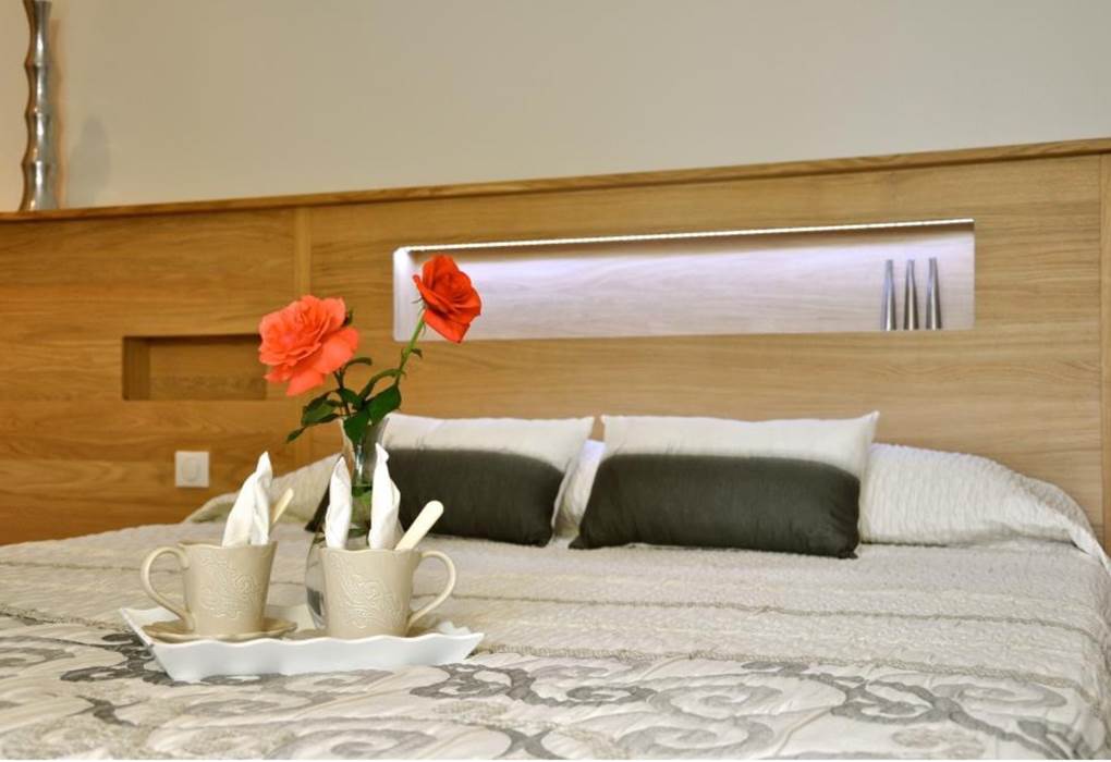 Chambre chêne face aux Pyrénées