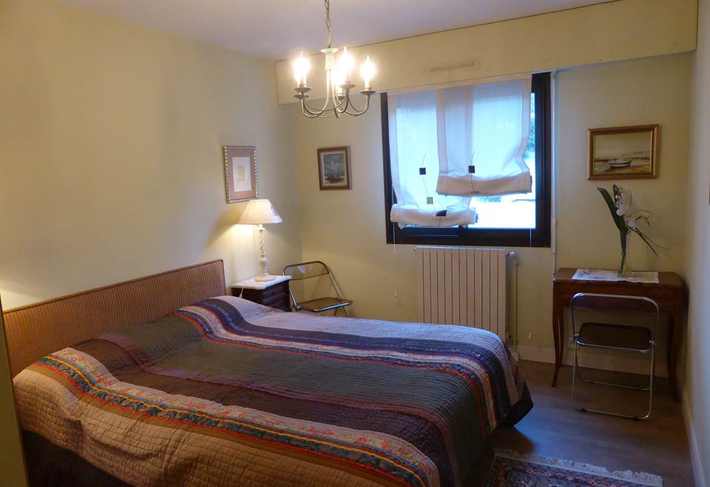 Appart St Jean de Luz chambre à un lit.jpg
