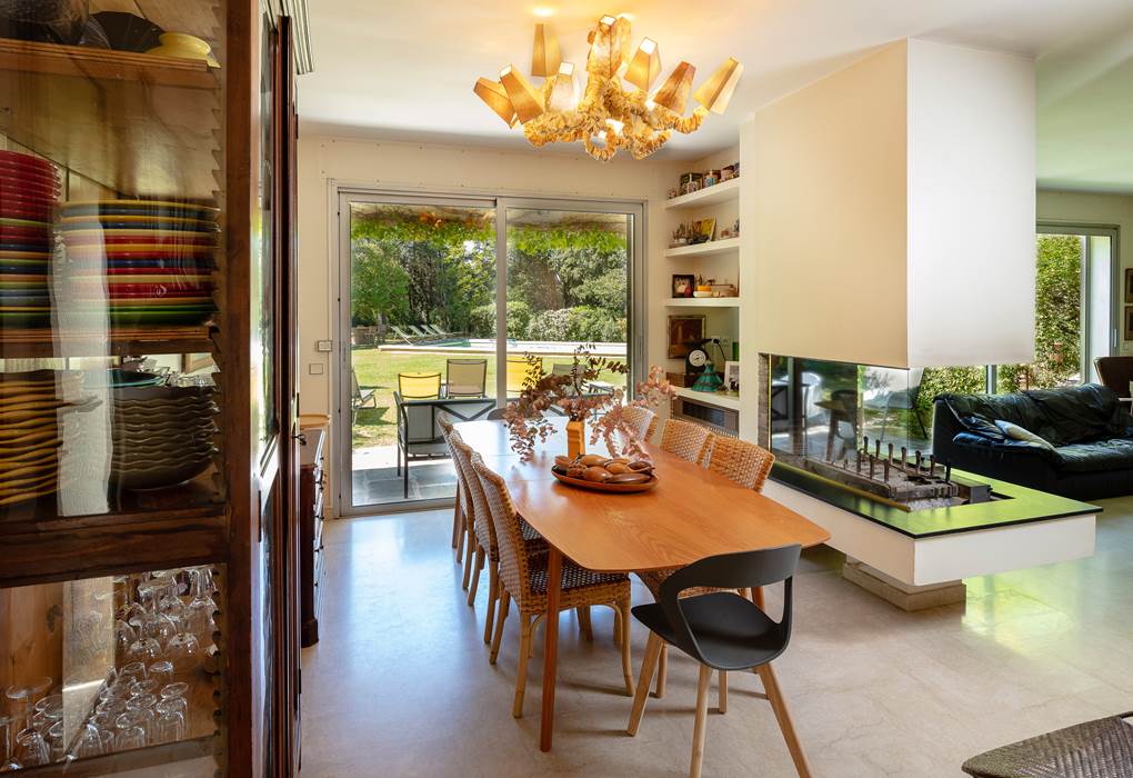 Salle à manger 12 personnes. Vue parc