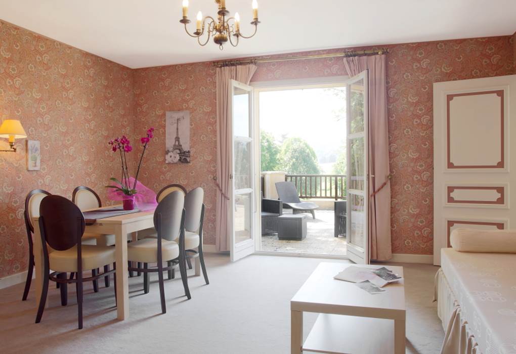 Gîte Junior Suite avec terrasse séjour salon gîte 29 30