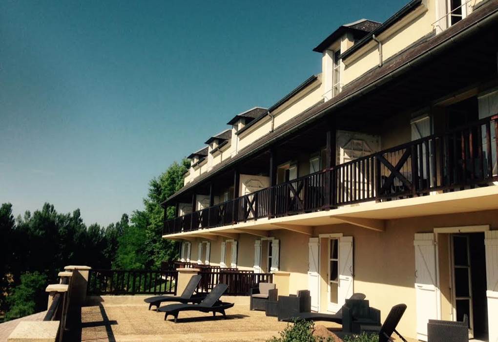 Gîte Junior Suite terrasse annexe côté piscine 29/30