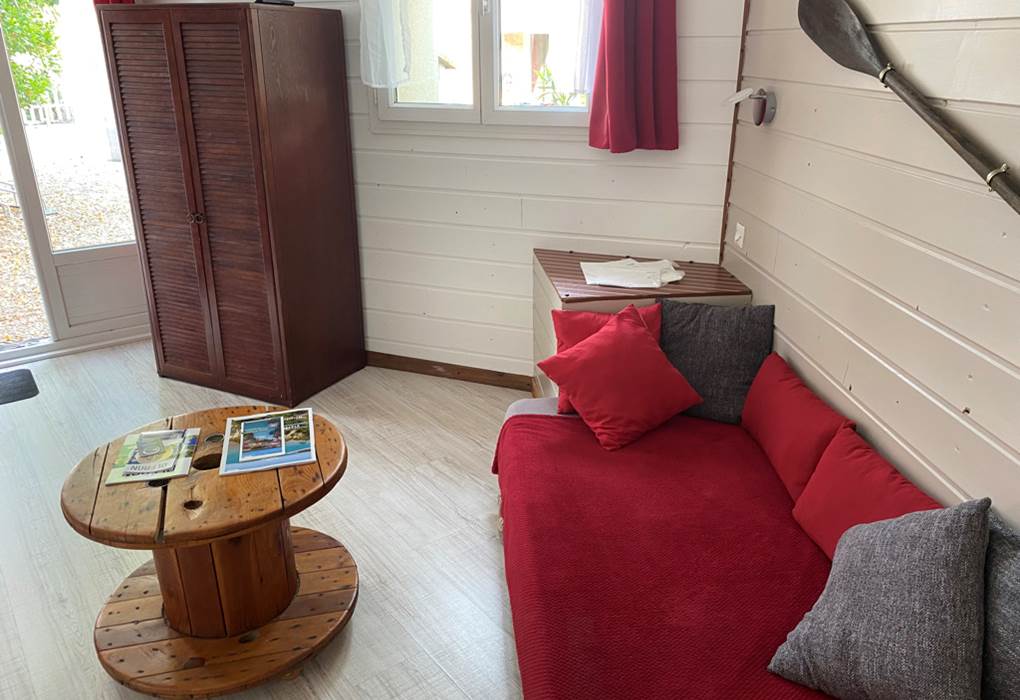 Espace salon et lit de 140cm