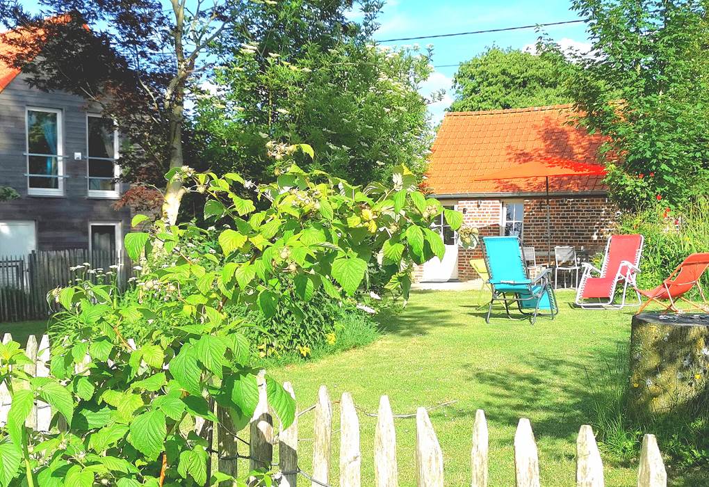 Grand jardin spacieux avec étang