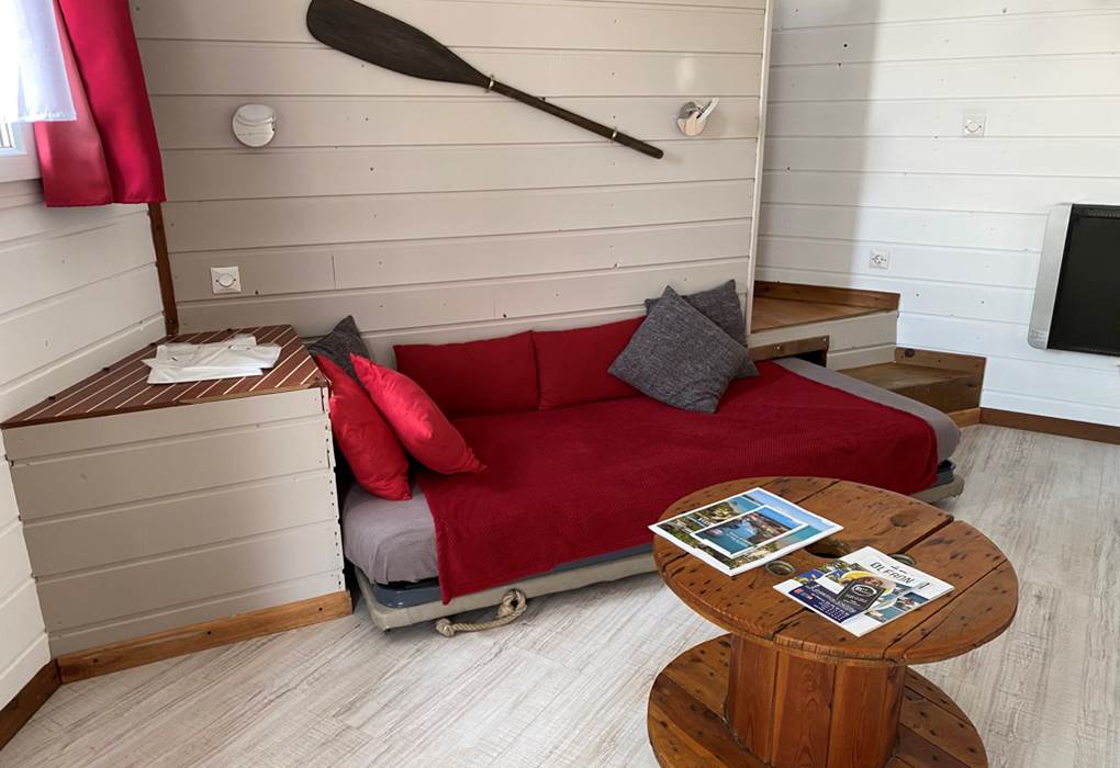 Espace salon et lit de 140cm