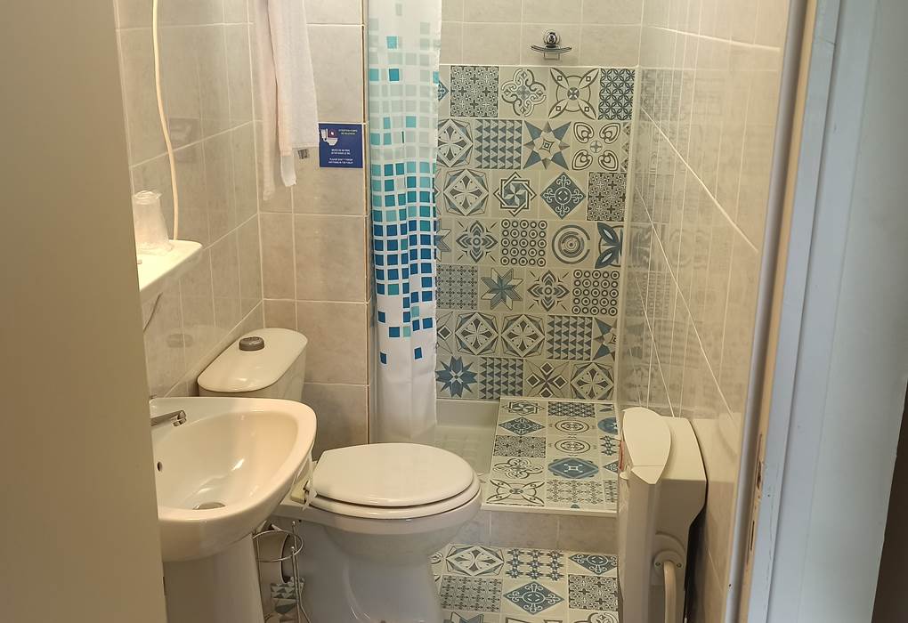 Salle de bain économique avec douche