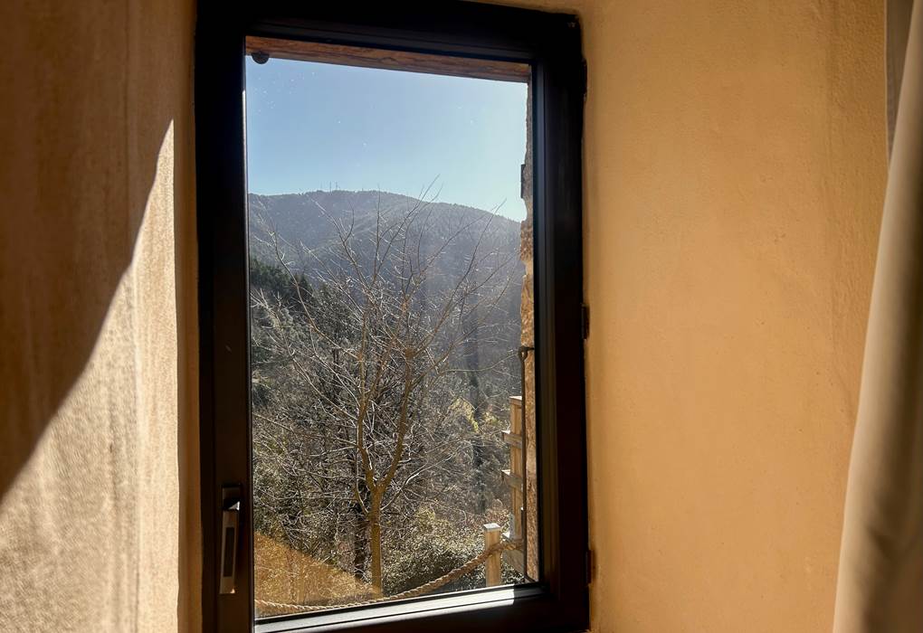 la calade chambres d'hotes et espace bien être ardèche vue sur les monts d'ardèche chambre chanvre