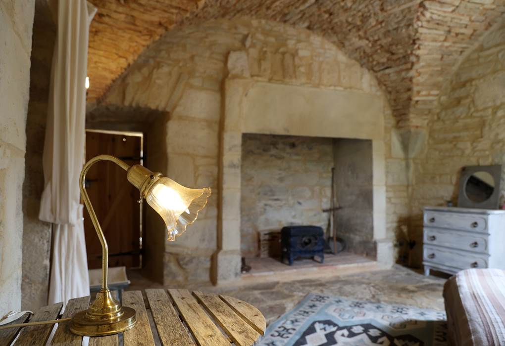 Chateau de Saint Chamarand, chambre des Templiers, la TOUR medievale  (2)