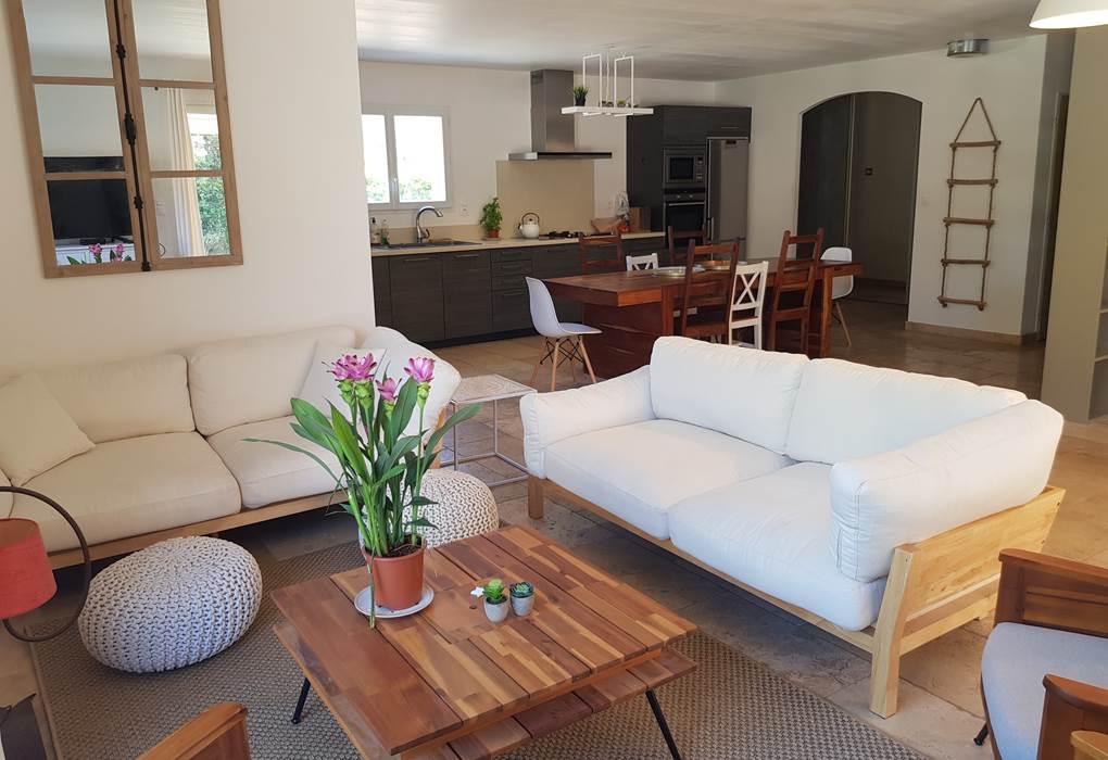 Salon et cuisine du gîte Moments merveilleux en Provence, gîtes Luberon Lub'heureux