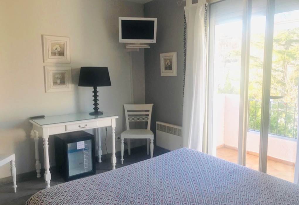 chambre double (balcon, mini bar, tv...)