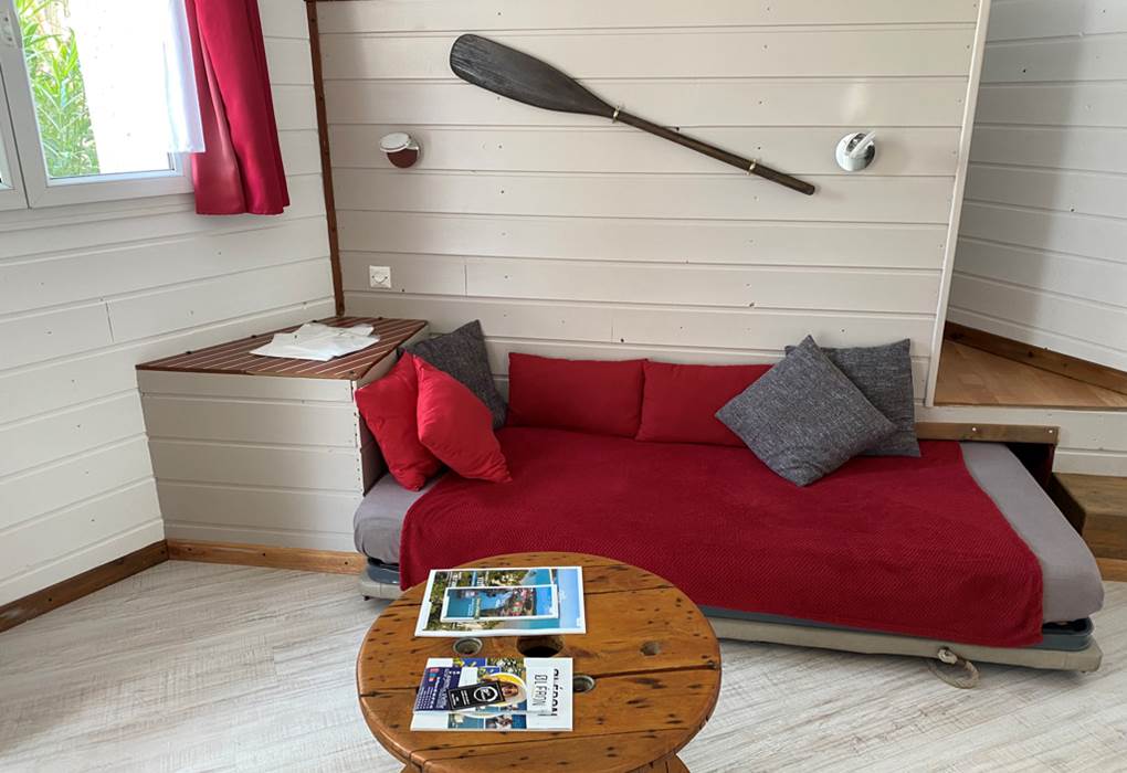 Espace salon et lit de 140cm