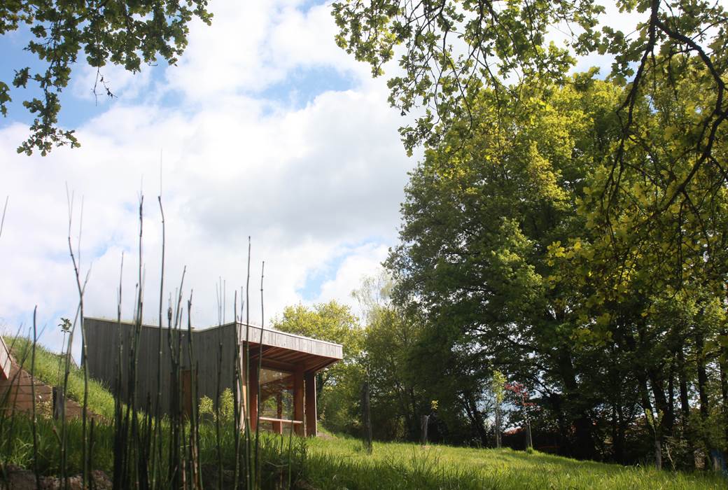Vu de la mare, un gîte en Limousin