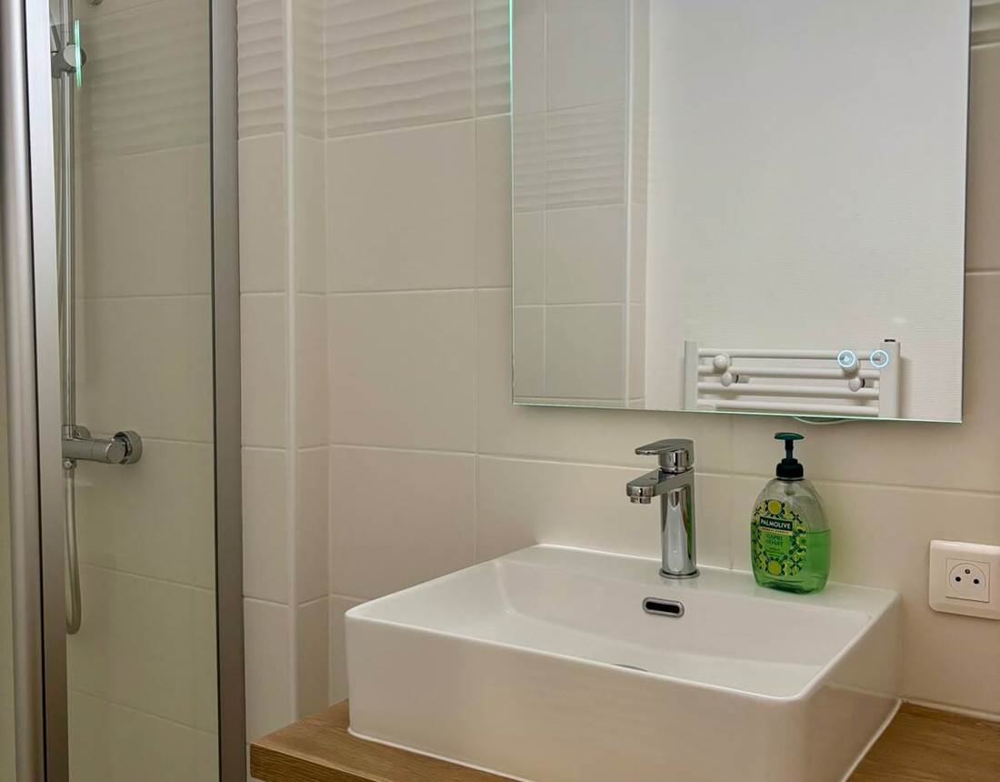 0a531d84-8b90-4ad9-87af-142ca8981917