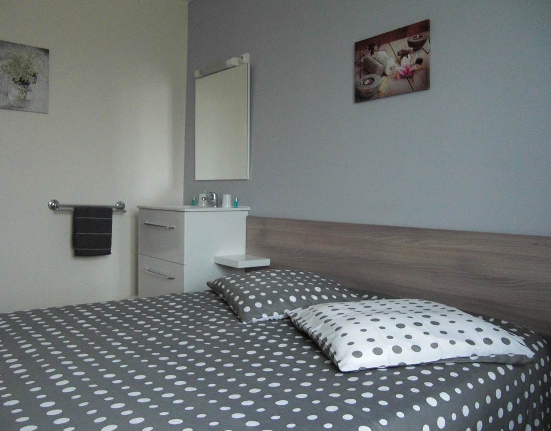 Chambre double économique, vue tour Champagne Castellane