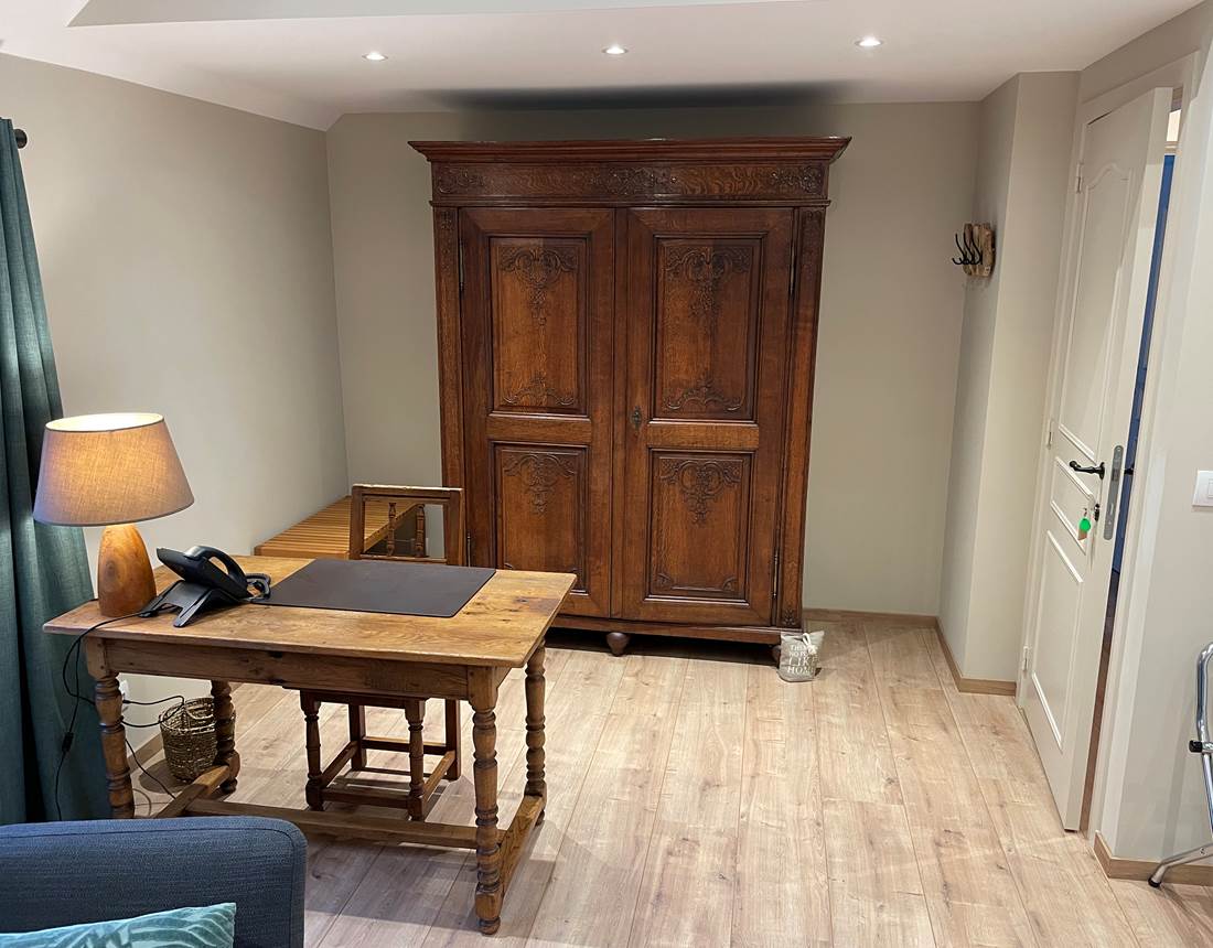 Bureau avec connexion internet cablée