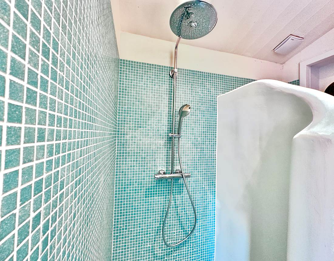 la salle de bain chambre bleue