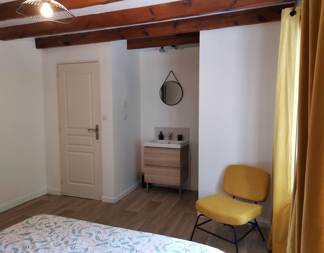 Le coin lavabo et les WC séparés