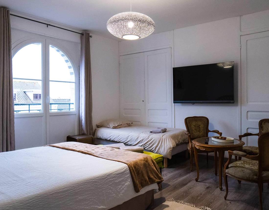 1FC6E68A-B765-4D8A-8467-0A5FAD483624