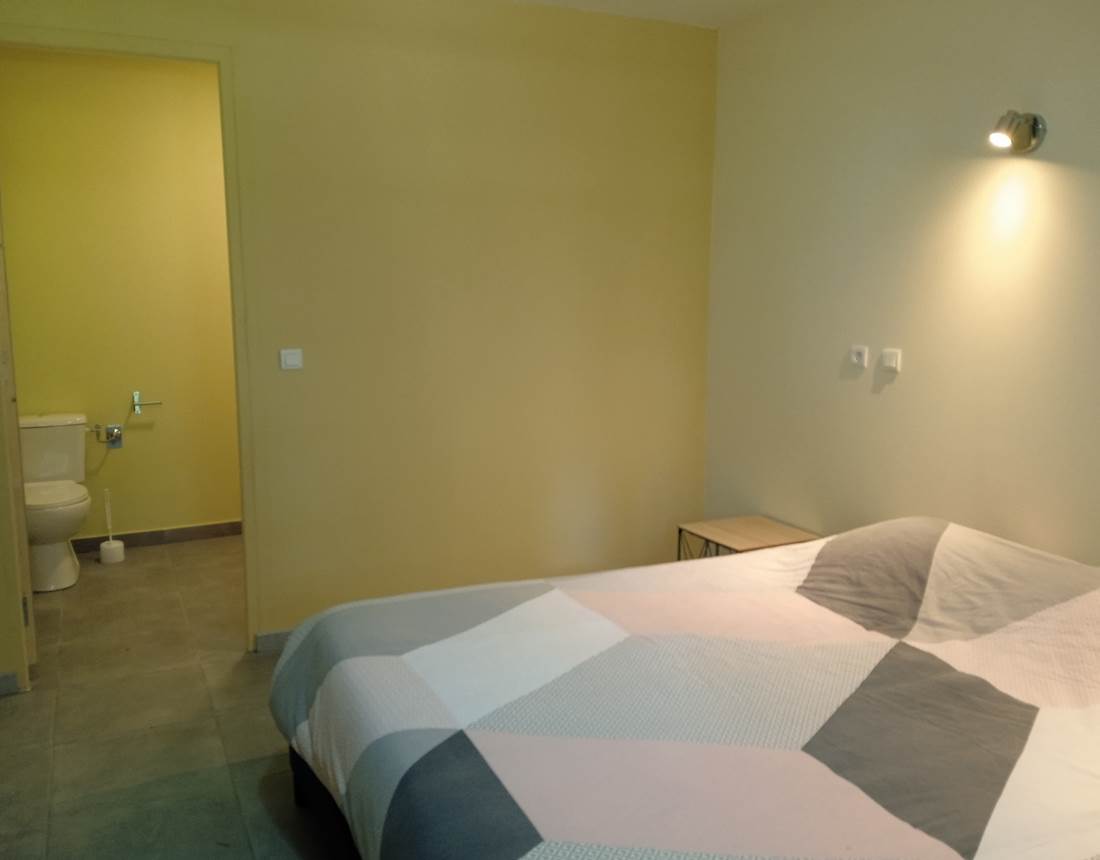 chambre n°2 au rez-de-chaussée, accès PMR