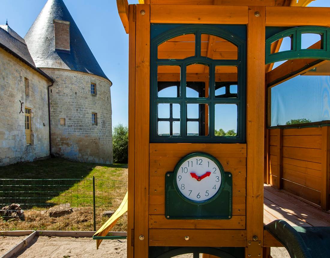 aire de jeux gite tour de Guet Charbogne