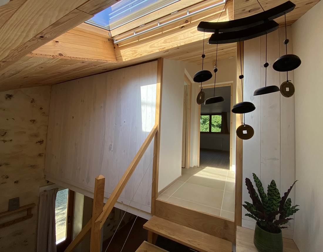 Gîte de la chevêche, escalier vers l'étage